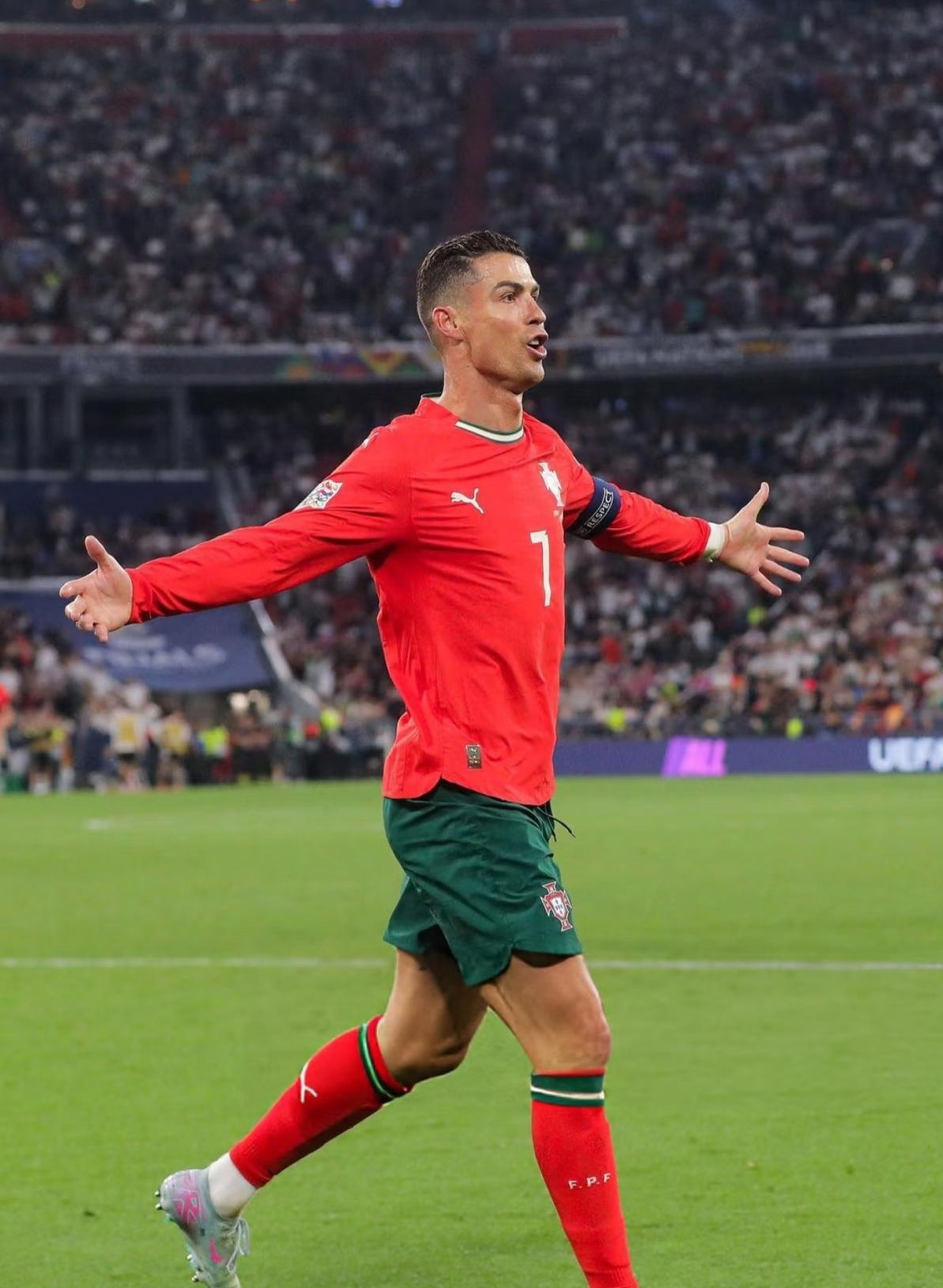 开云官网-巴黎圣日耳曼绝杀曼城，C罗梅开二度足总杯的简单介绍