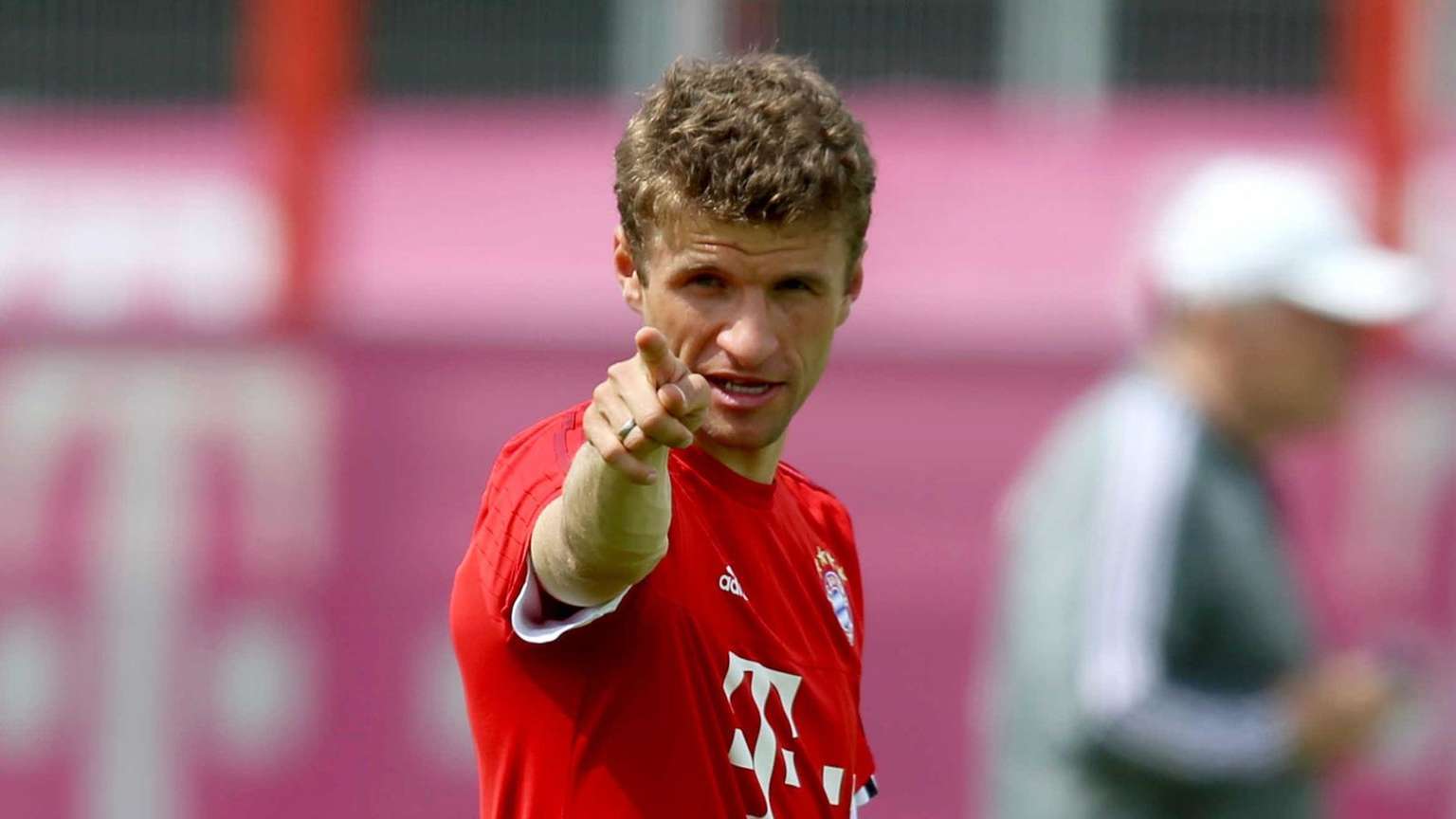 包含AC米兰力克利物浦，托马斯穆勒扑点救主欧联杯的词条