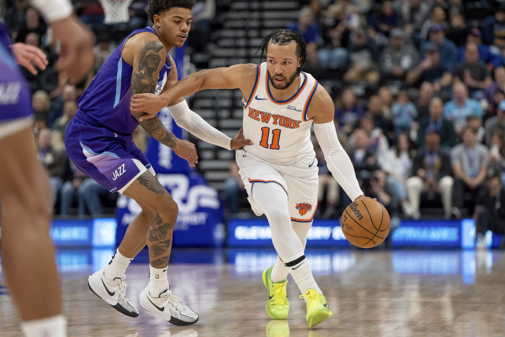 开云APP-尼克斯爆冷爵士，詹姆斯送出助攻