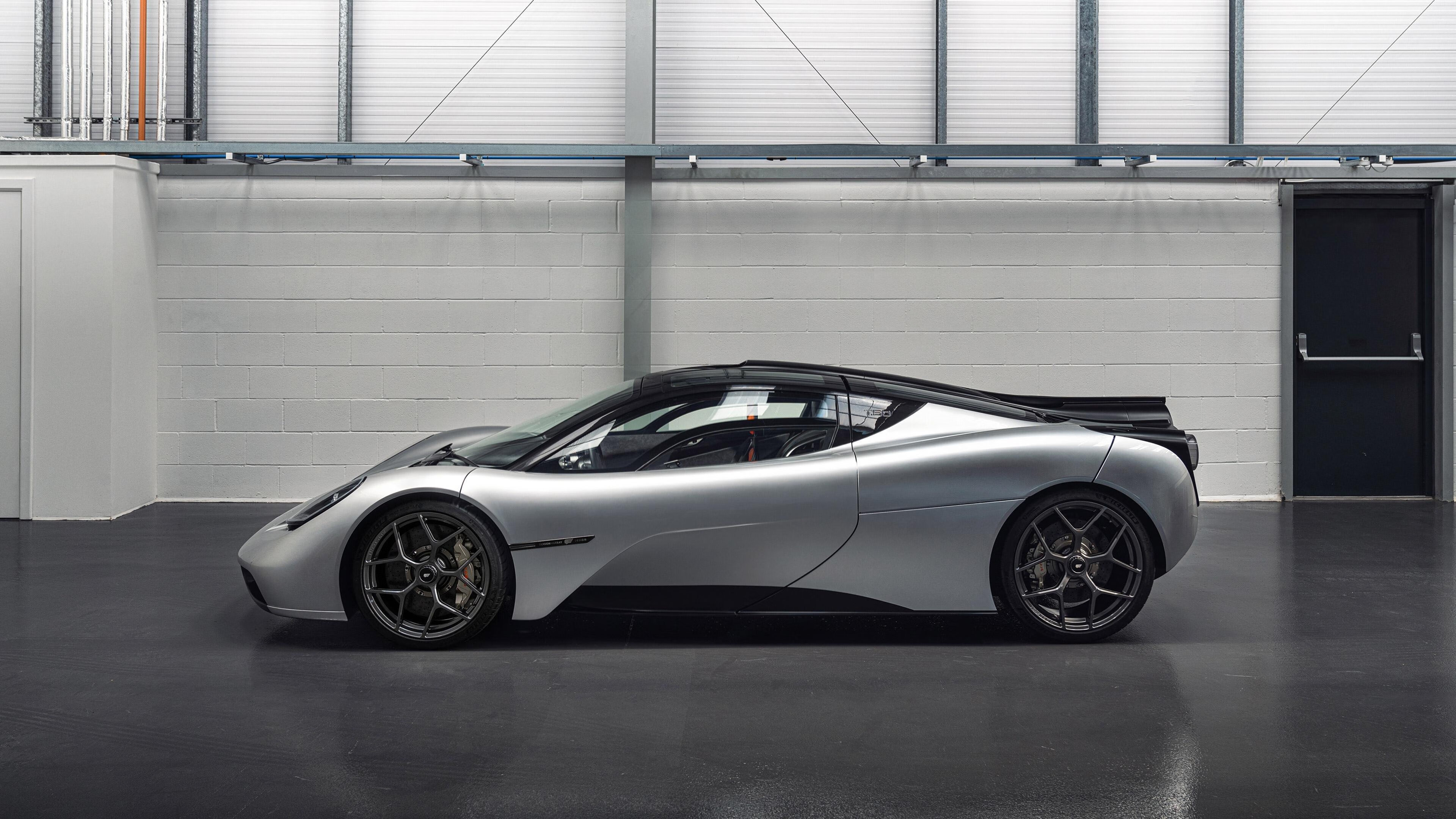 当足球巨星踩下F1油门，内马尔在赛道绝杀莱比锡红牛